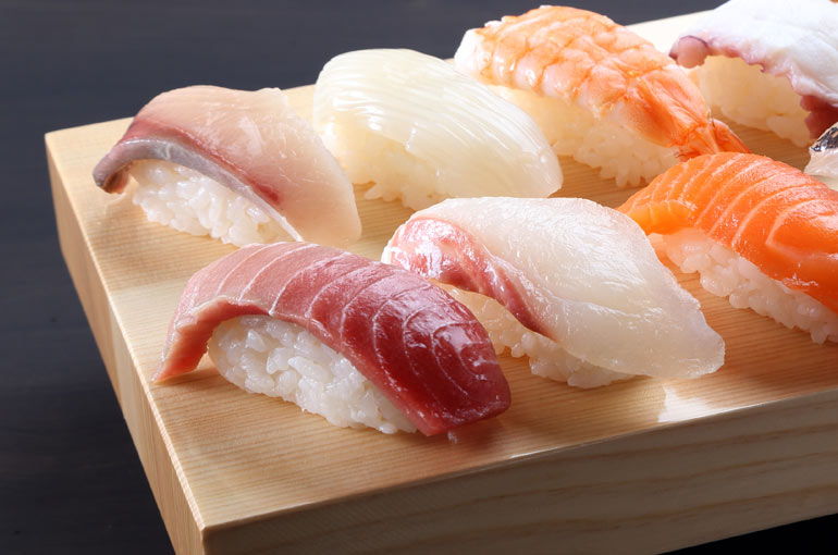 Photo de sushis maison pour illustrer une recette par la Cave de Jurançon