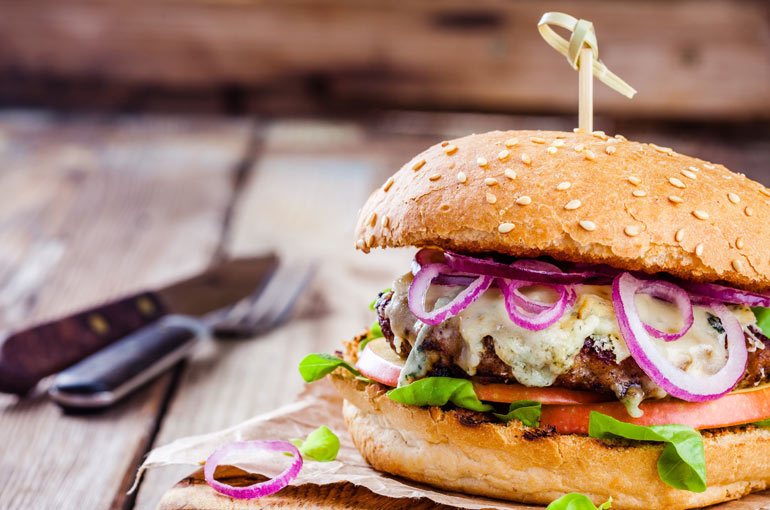 Photo d'un cheseburger pour illustrer une recette de cuisine