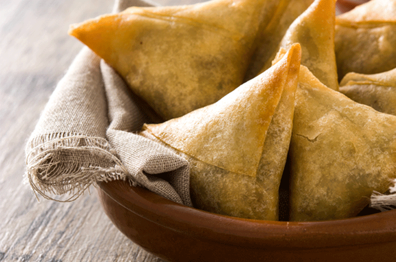 photo de samoussas au fromage de chèvre et au miel